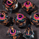 Dados de RPG transparentes com núcleo líquido