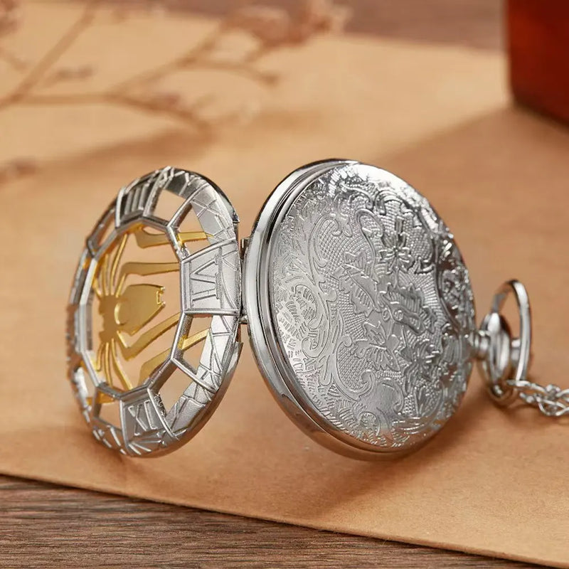 Relógio de Bolso com Mini Dados de Metal