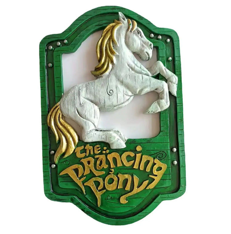 Placa Decorativa “Pônei Saltitante” – Estilo Senhor dos Anéis