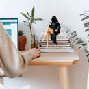 A Dama do Véu Sombrio – Estátua Gótica Encapuzada