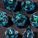 Dados de RPG transparentes com núcleo líquido