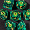 Dados de RPG transparentes com núcleo líquido