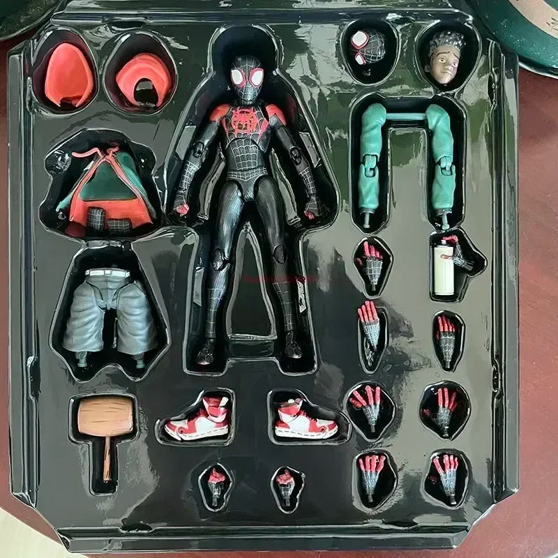 Action Figures - Spider-Gwen, Peter Parker e Miles Morales