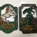 Placa Decorativa “Pônei Saltitante” – Estilo Senhor dos Anéis