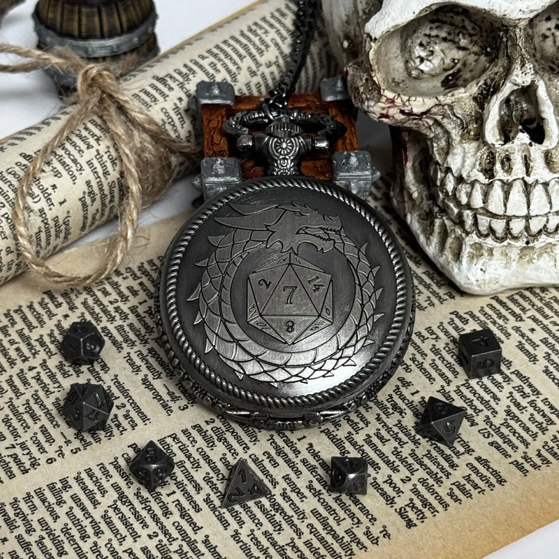 Relógio de Bolso com Mini Dados de Metal