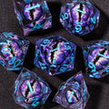 Dados de RPG transparentes com núcleo líquido