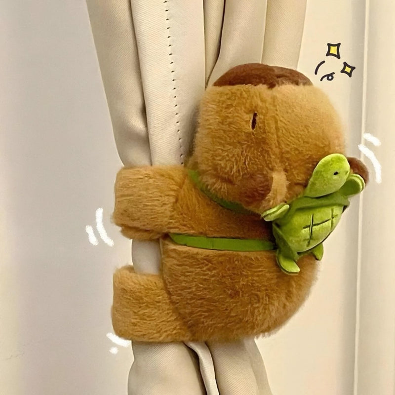 Pulseira Capivara De Pelúcia Com Mochilinha