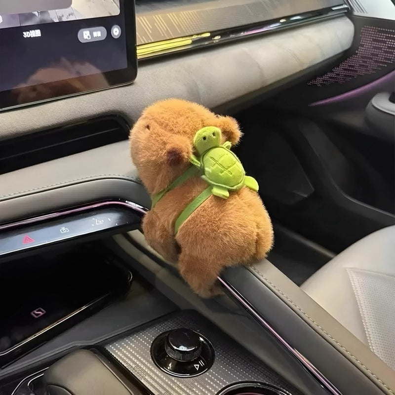 Pulseira Capivara De Pelúcia Com Mochilinha
